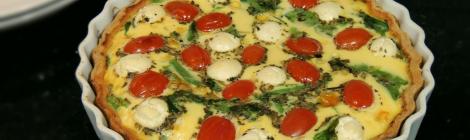 quiche de tomate, rúcula e mozzarelline
